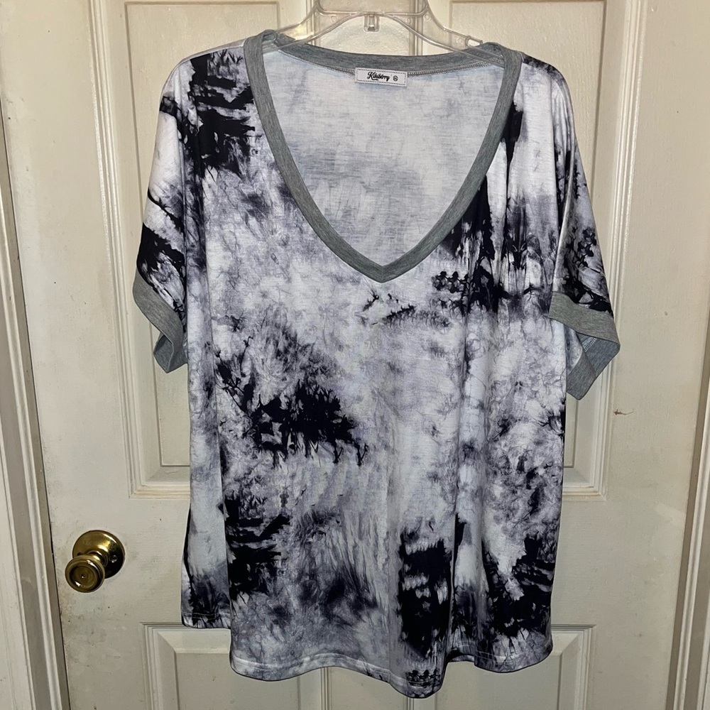 KIKIBERRY Women’s Short Sleeve Tie Dye Top. Sz 2X.